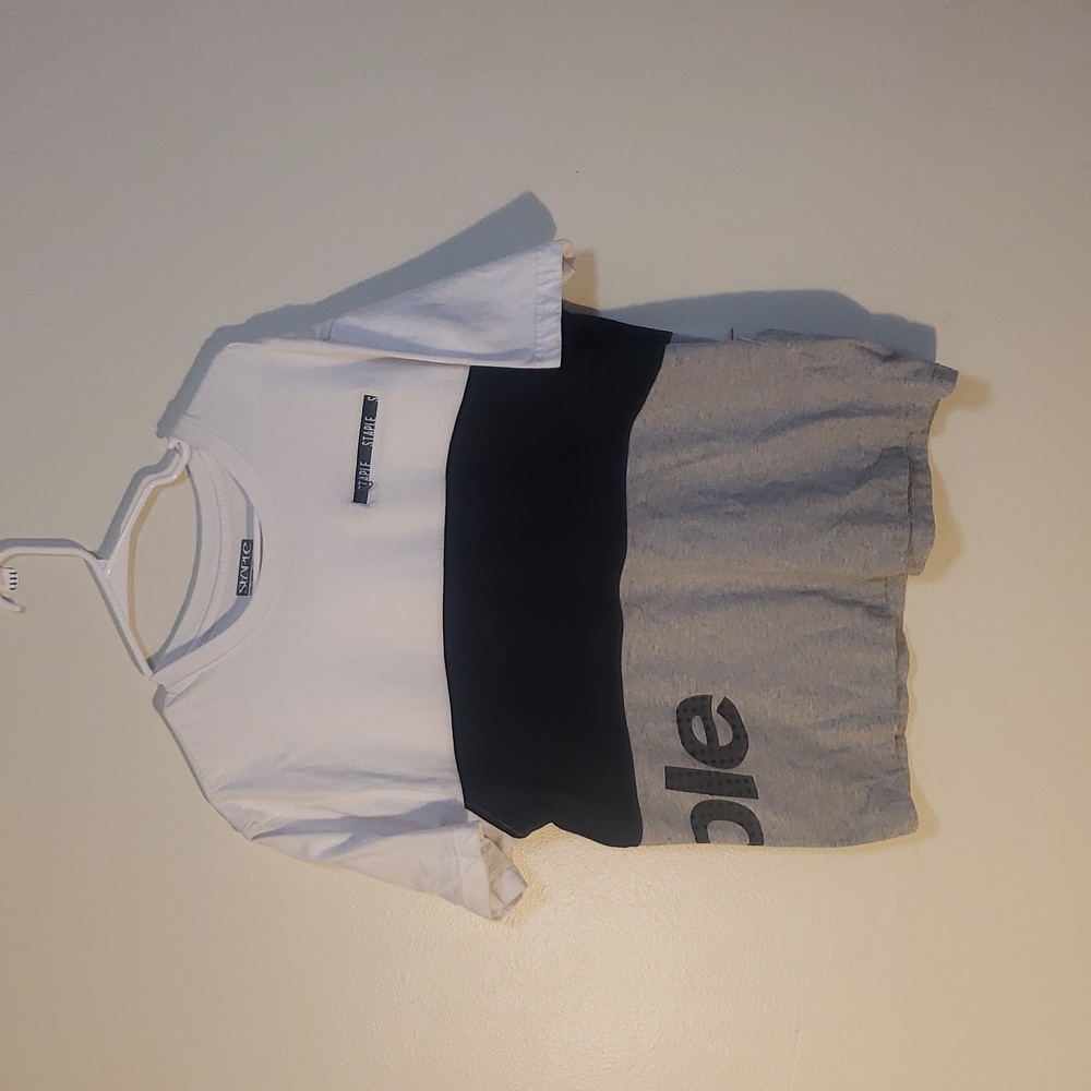 Staples polo